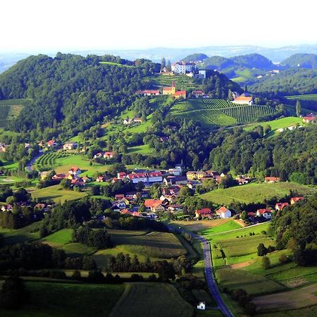 Schloss Kapfenstein Bagian luar foto