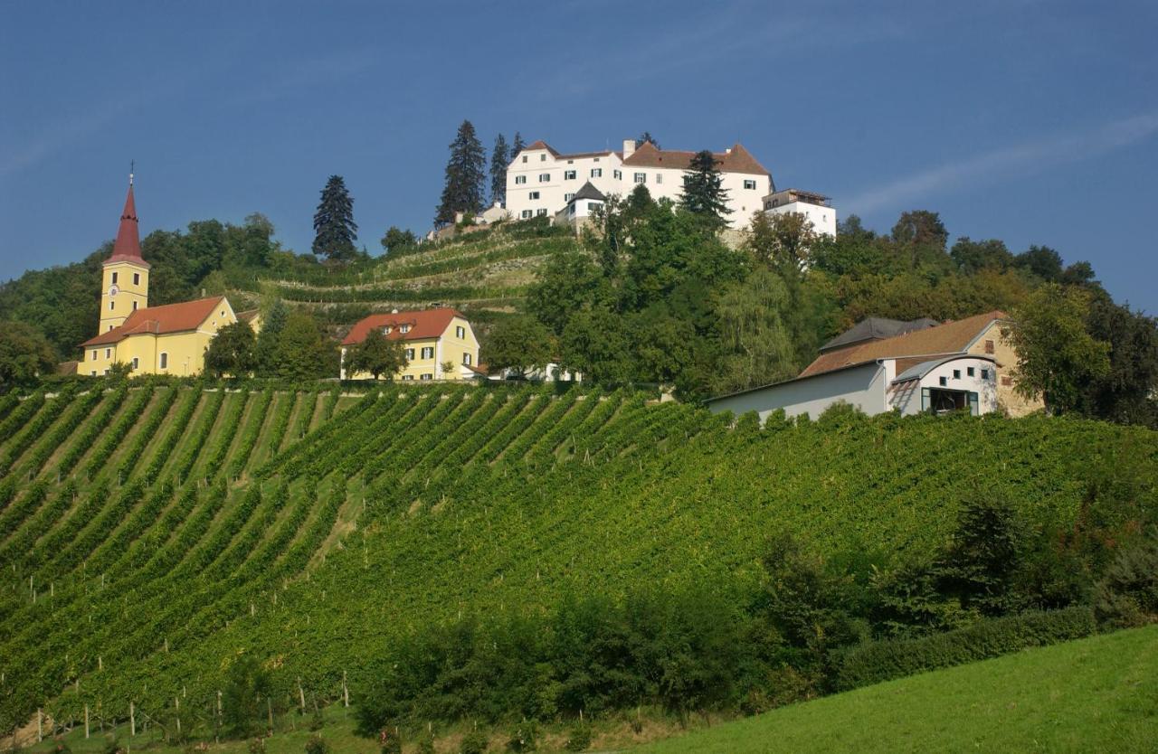 Schloss Kapfenstein Bagian luar foto